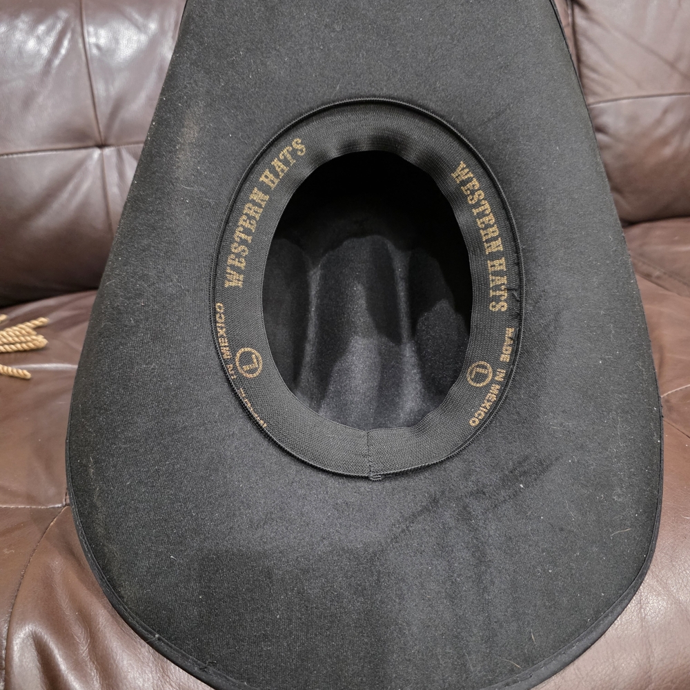Elegant Black Western Hat with Braided Detail - Picture 3 of 4